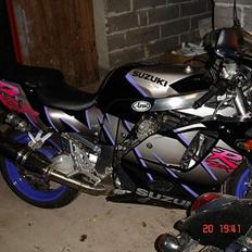 Suzuki GSX 750 R *solgt*