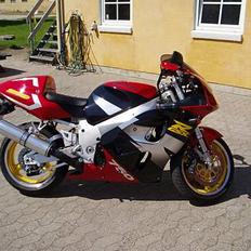 Suzuki gsxr 750r
