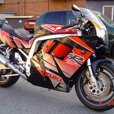 Suzuki GSX 1100 R