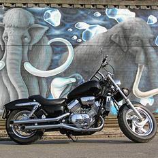 Honda VF 750 C Magna  Kan købes