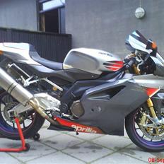 Aprilia RSV Factory (SOLGT)