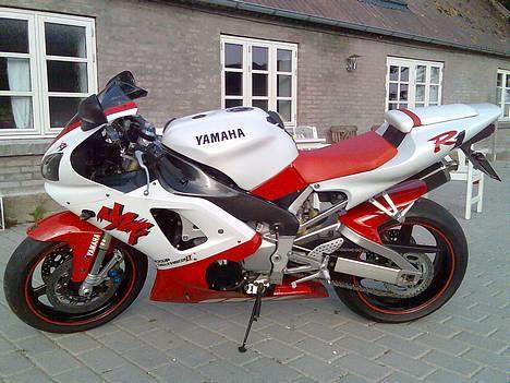 Yamaha yzf r1 billede 1