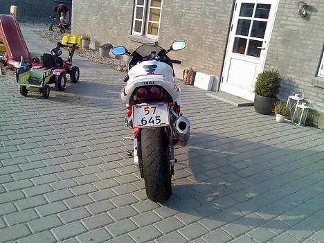 Yamaha yzf r1 billede 3