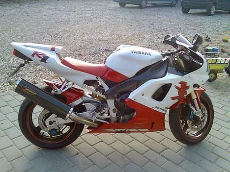 Yamaha yzf r1 billede 4