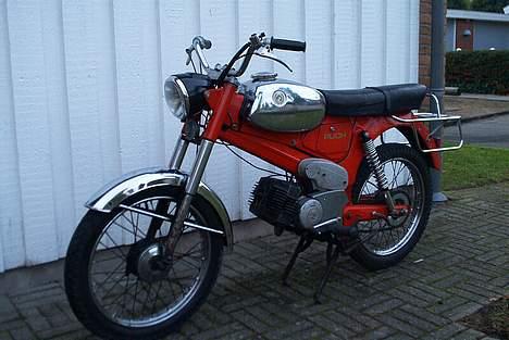 Suzuki GT 380 Solgt - Jahhhhh jeg synes jo ikke jeg skulle snyde jer for min gamle raket af en Puch...  billede 6