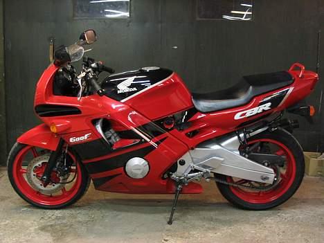 Honda CBR 600 FM - Første dag på værkstedet - den næstpæneste side billede 2