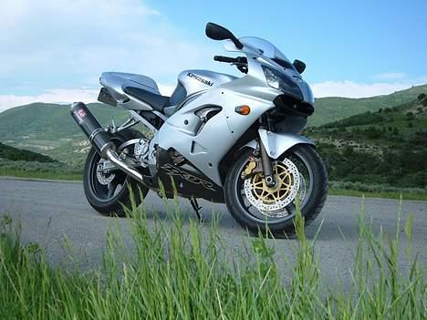 Kawasaki ZX9R billede 1