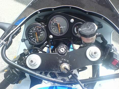 Suzuki GSX-R 400 (solgt) - lige fået cyklen, hvor den har gået 27800 km ca. billede 4