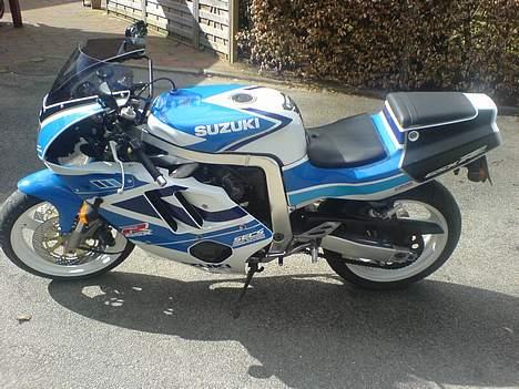 Suzuki GSX-R 400 (solgt) - lige fået cyklen, med de gamle sideblink. billede 5