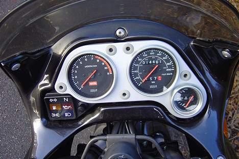 Aprilia Pegaso 650 *solgt* - Enkel men brugbar instrumentering billede 6