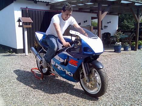 Suzuki gsx 600 r - efter ombygning..... glad dreng billede 4