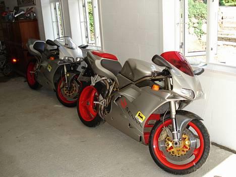 Ducati 916 SENNA 2 - Hjemme i garagen billede 5