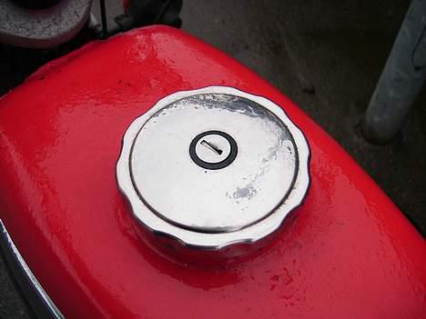 MZ TS 150  - Smølfejuice påfyldes her.... billede 15