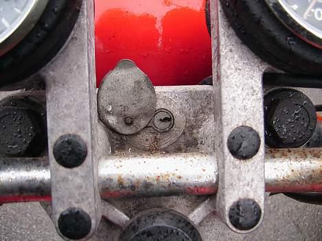 MZ TS 150  - Sikkerhed! Styrlås, vi kan jo ikke have den står og drejer helt selv;o) billede 17