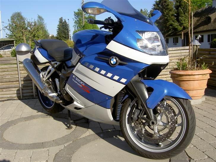 BMW K 1200 S  SOLGT - Så blev den malet - front+spejle blå, bundkåbe hvid + baghjul blå - hjelmen blå/hvid billede 1