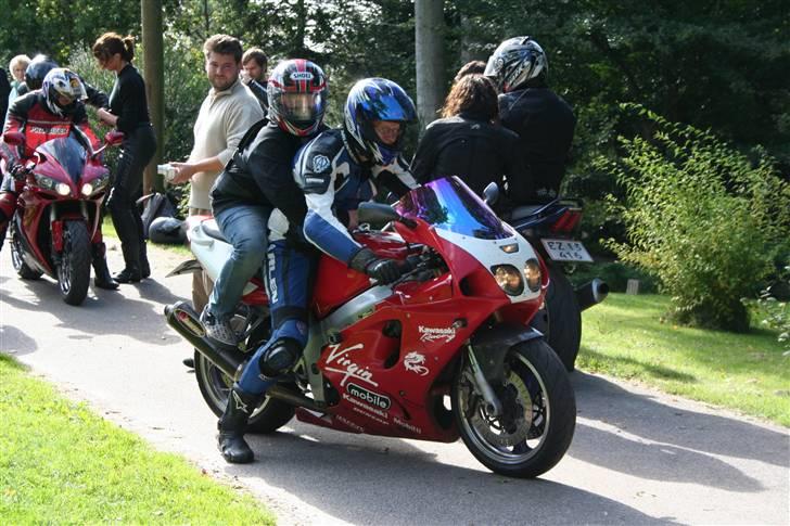 Kawasaki ZX-7R - 8-9-07 Tur til Julemærkehjemmet i Ørsted, Nordsjælland. Trillede korte turere med børnene bag på. billede 11