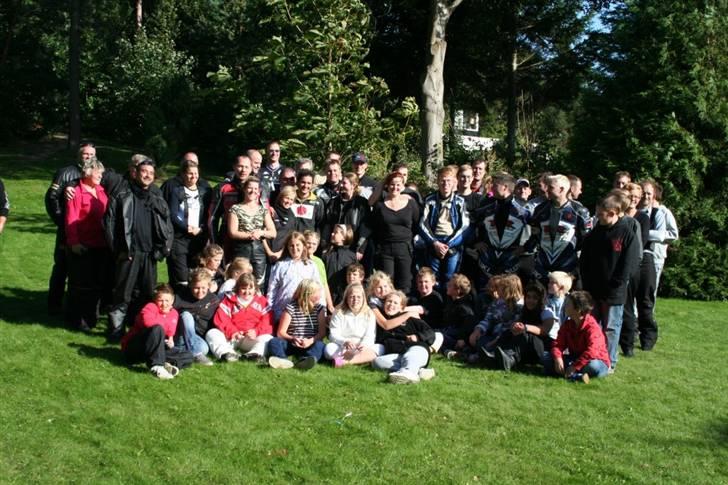 Kawasaki ZX-7R - Den samlede flok ved Julemærkehjemmet billede 15