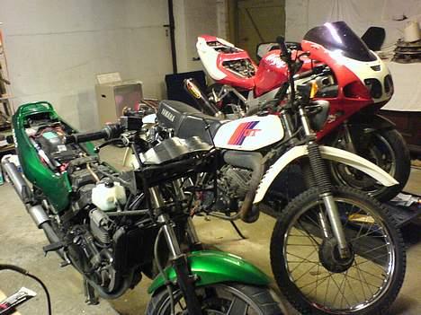 Kawasaki ZX-7R - Vinterklargøringen af hele maskinparken. Yamahaen i midten er solgt. billede 16