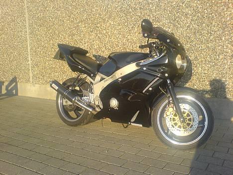 Yamaha FZR 600 *SOLGT* :-( billede 1