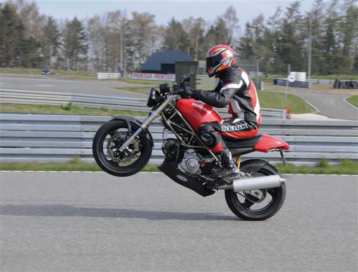 Ducati Monster 900 - Solgt billede 1