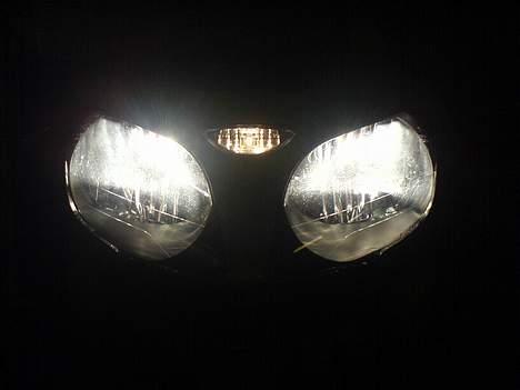 Kawasaki zx6r (SOLGT) : - ...sådan ser jeg ud hvis man møder mig i mørket :) billede 4