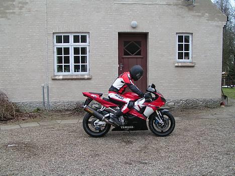 Yamaha R1 billede 1