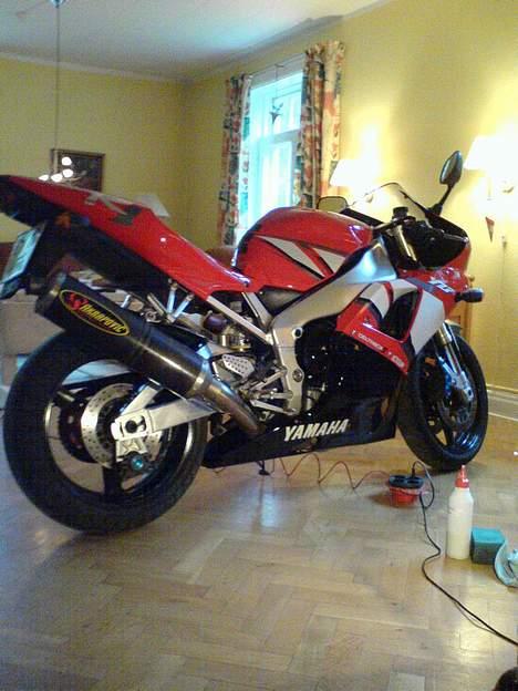 Yamaha R1 billede 4