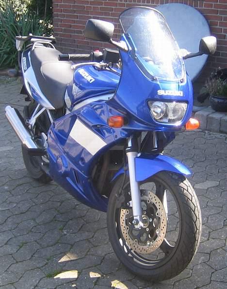 Suzuki GS 500 F (SOLGT) - Fra fronten billede 1