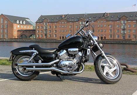 Honda VF 750 C Magna  Kan købes - April 2007 billede 1