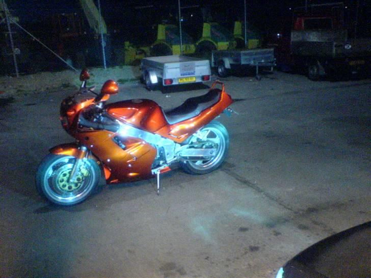 Yamaha fzr 750r - efter den er blevet sat i stand igen! billede 1