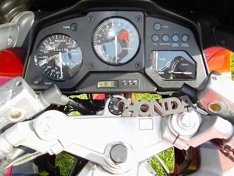 Honda VFR750F (SOLGT) - Hov, hov øjnene på vejen -  IKKE nøgleringen! billede 2