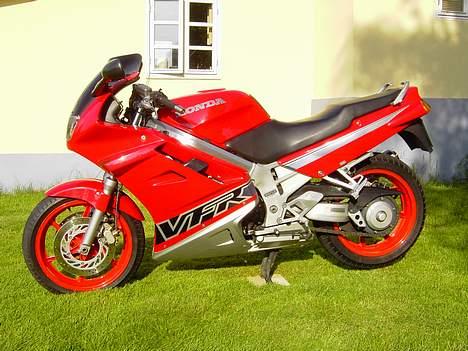 Honda VFR750F (SOLGT) - På den ser selv jeg - godt ud! billede 3