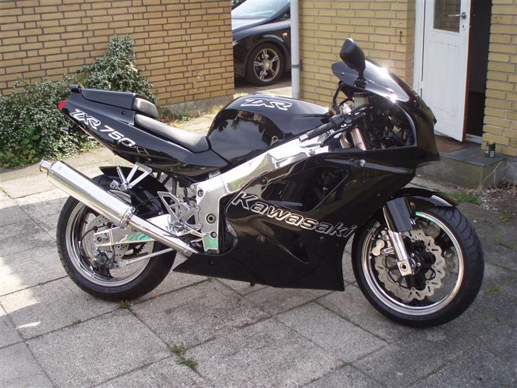 Kawasaki zxr 750 L - sommern 07 og jeg er færtig med og renovere  min mc .......... fed ikk ....... billede 1