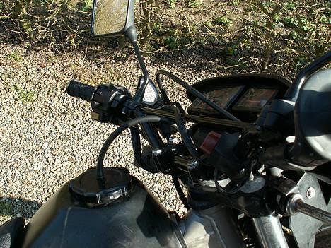 Honda XL 250R *Solgt* - Dødemandsknap og choker og grebene rykket for at få plads til håndbeskytterne billede 8