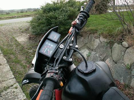 Honda XL 250R *Solgt* - De flotte instrumenter...hmm...men tydelige er de! billede 11