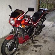 Honda VF400F  totalskadet