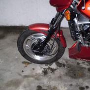 Honda VF400F  totalskadet