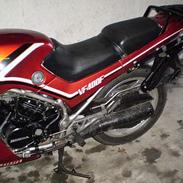 Honda VF400F  totalskadet