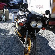 Yamaha FZR 600 *SOLGT*