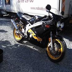 Yamaha FZR 600 *SOLGT*