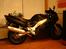 Suzuki RF 900 R (Til salg) - Overvintring i stuen, med dertil indrettet halogenspot i loftet. Naturligvis med fjernbetjent dæmpning ;)