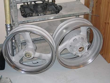 Yamaha FZR 1000 solgt - Fælgene før... billede 2