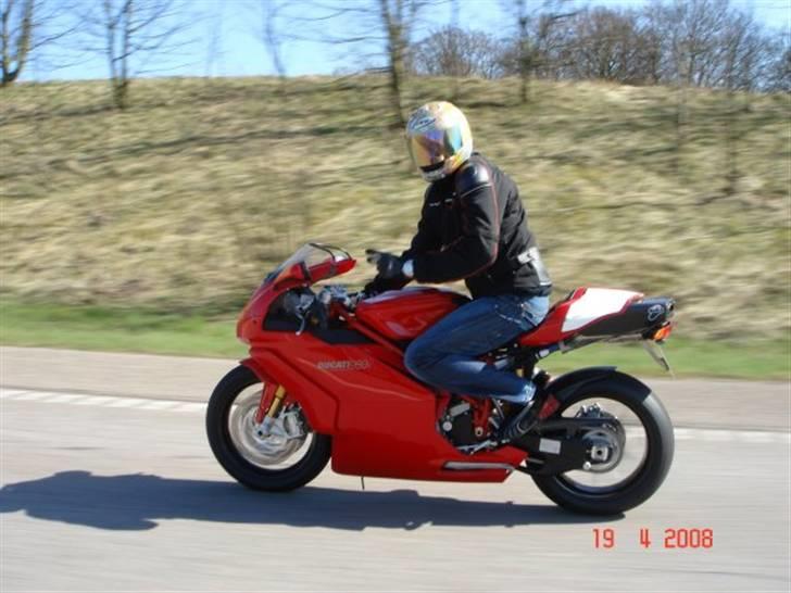 Ducati 999S - hej hej. hvor det går. billede 1