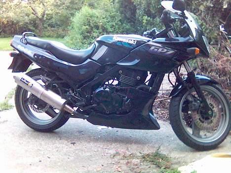 Kawasaki GPZ 500 S - min dejlige lille cykel, stadig sælgers billeder... aldrig fået den pudset pænt nok op til jeg ville ta billeder af den igen billede 4