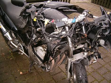 Suzuki GSX 600 F (R.I.P) - Efter ulykken - "lidt" ridser...;-)  billede 4