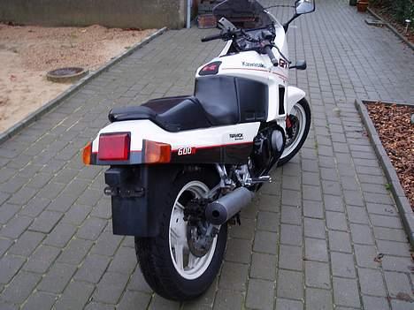 Kawasaki Gpx 600 Solgt!! billede 4