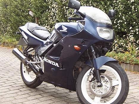 Honda vfr400 solgt billede 2