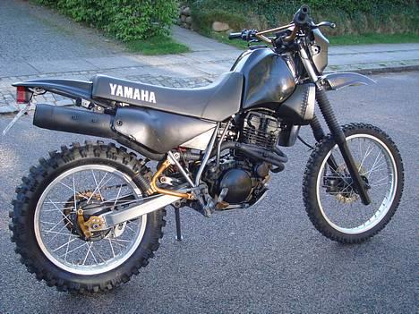 Yamaha xt 350 SOLGT - kender vil kunne se at potten er blevet kortet ca 10 cm opp for at fjerne lidt modstand og har givet massere god lyd billede 5