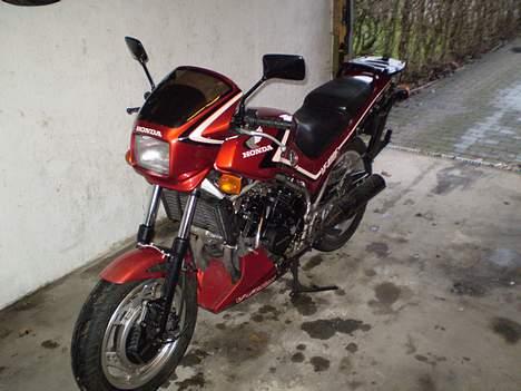 Honda VF400F  totalskadet - Min første mc billede 1