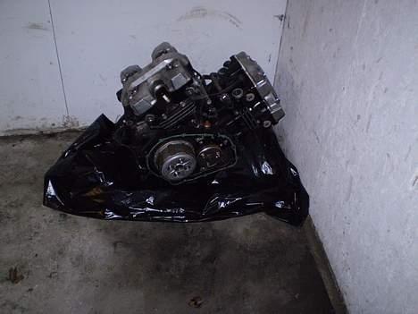 Honda VF400F  totalskadet - den gamle motor billede 9